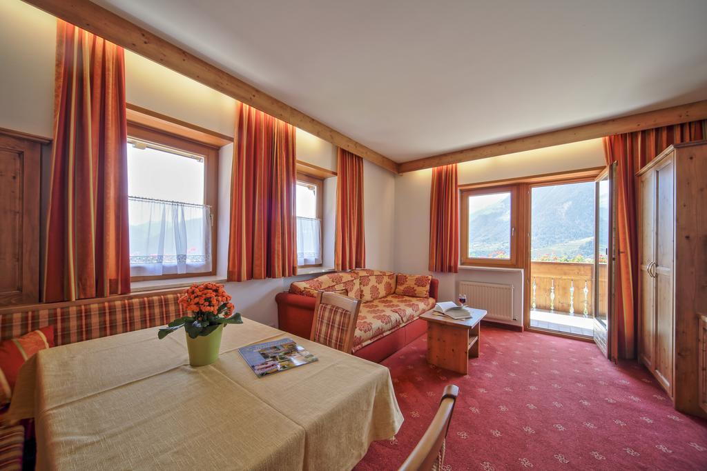 Residence Krone Schenna Room photo