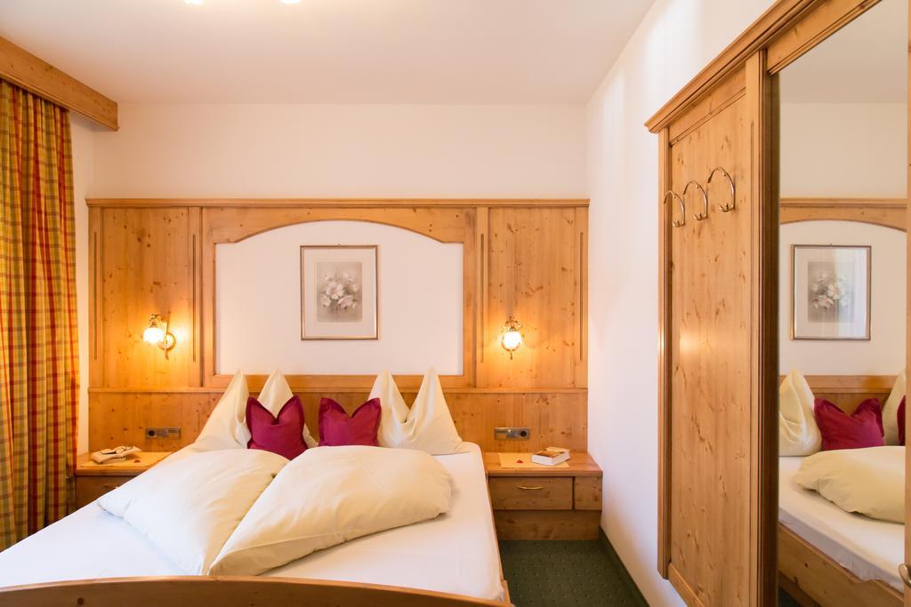 Residence Krone Schenna Room photo