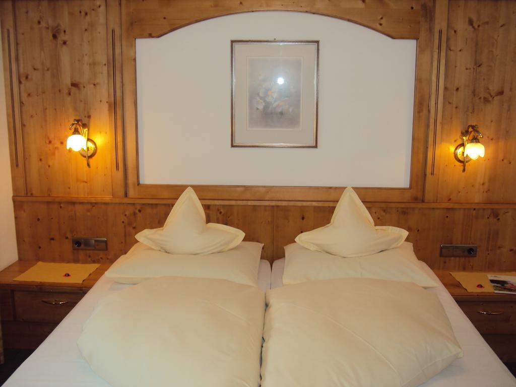 Residence Krone Schenna Room photo